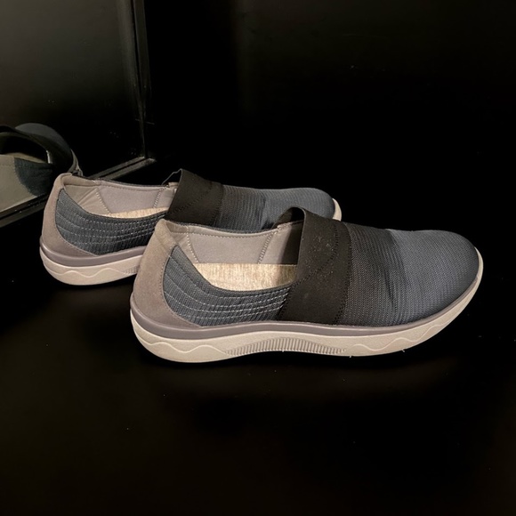 Clarks Blue Slip On Sneakers - Picture 3 of 8